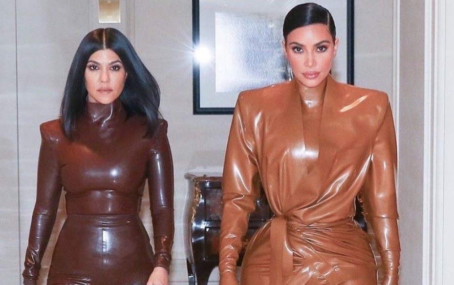 Kim Kardashian khong the ngoi khi mac do bo sat hinh anh