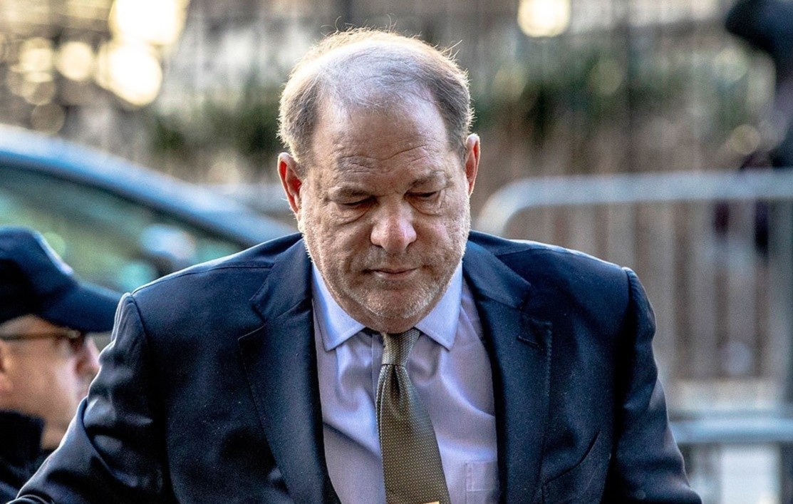 Ong trum Hollywood duong tinh voi Covid-19 trong tu hinh anh