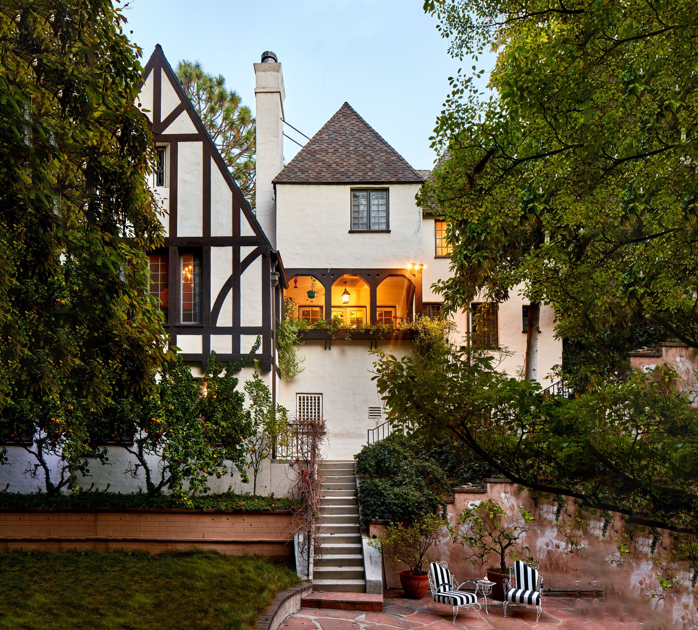 biet thu cua nu hoang thoat y anh 1