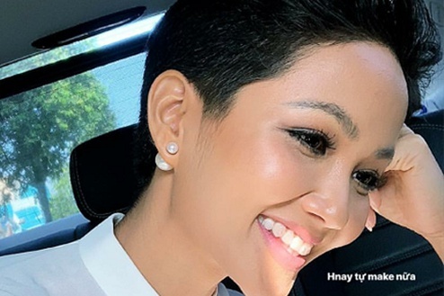 H'Hen Nie phu nhan lam rang su hinh anh