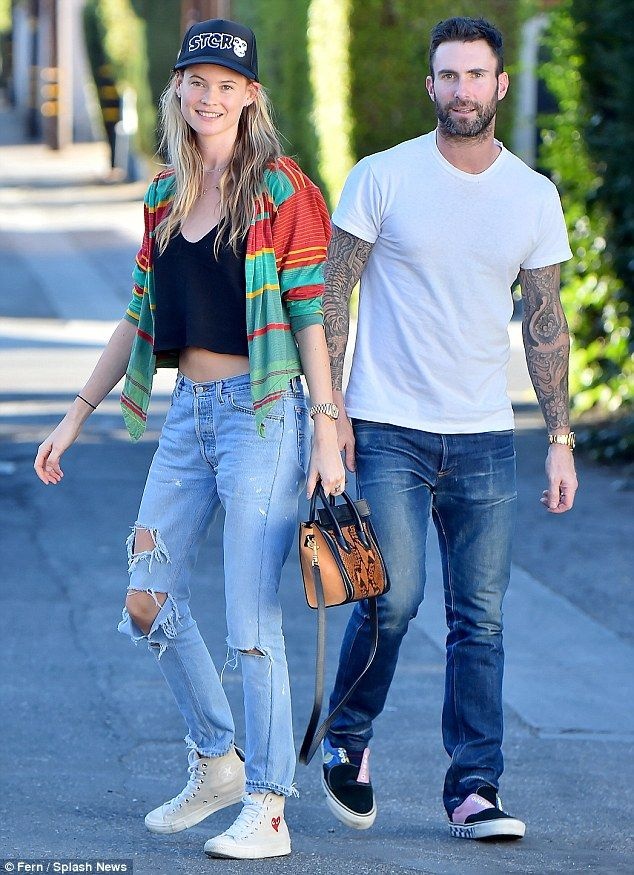 adam levine va Behati Prinsloo anh 5
