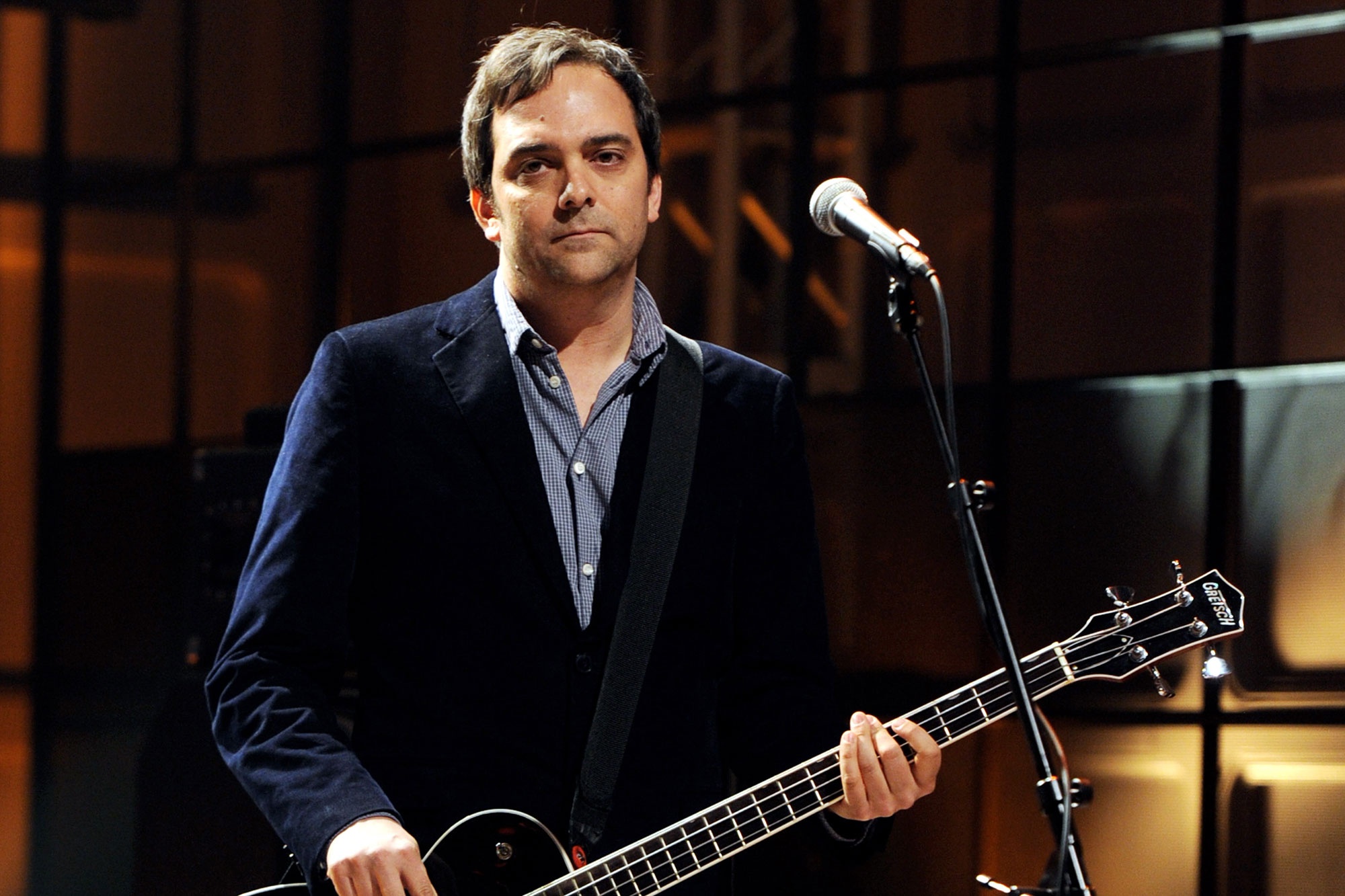 Nghe si qua doi vi Covid-19 hinh anh