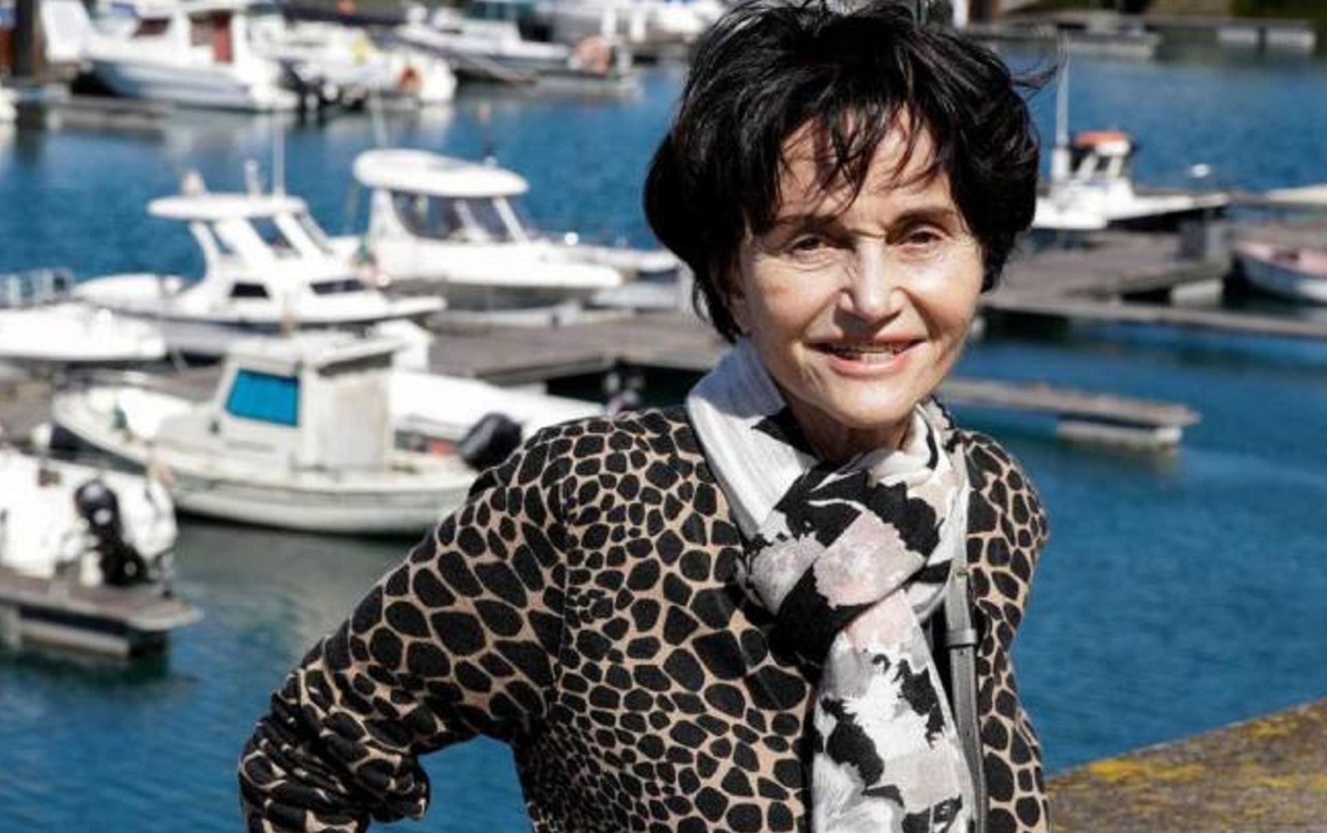 nguoi noi tieng mat vi covid-19 anh 2