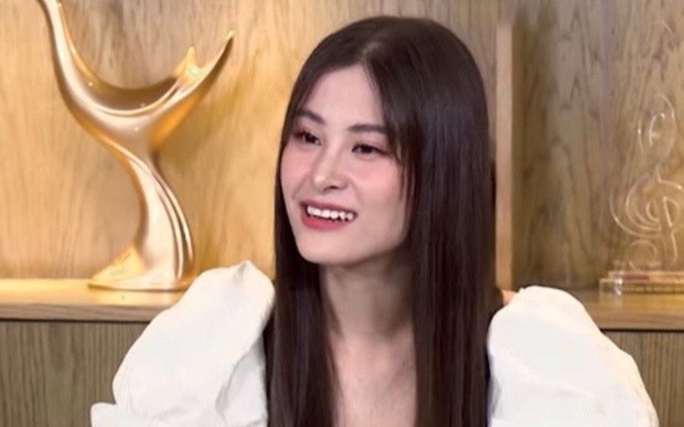 Dong Nhi bi nghi tham my vi mat khac la hinh anh