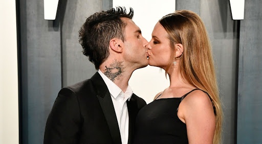 adam levine va Behati Prinsloo anh 3