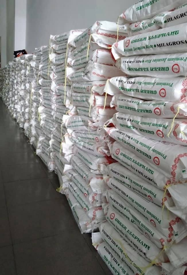 nghe si Viet tang gao cho nguoi ngheo anh 3