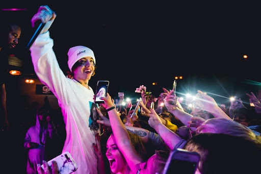 ban trai Noah Cyrus anh 6