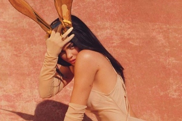 Kylie Jenner va dan sao don le Phuc sinh o nha hinh anh