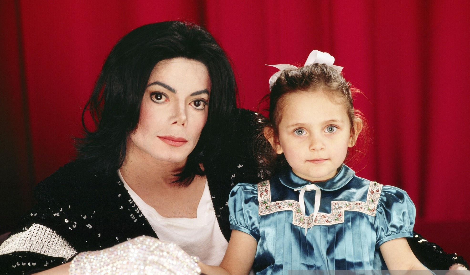 Con gai Michael Jackson tung song bat can sau khi bo mat hinh anh