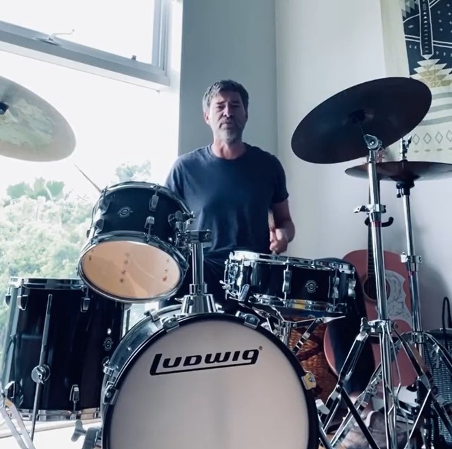 Dien vien nguoi Anh mac vay cuoi cat co anh 2