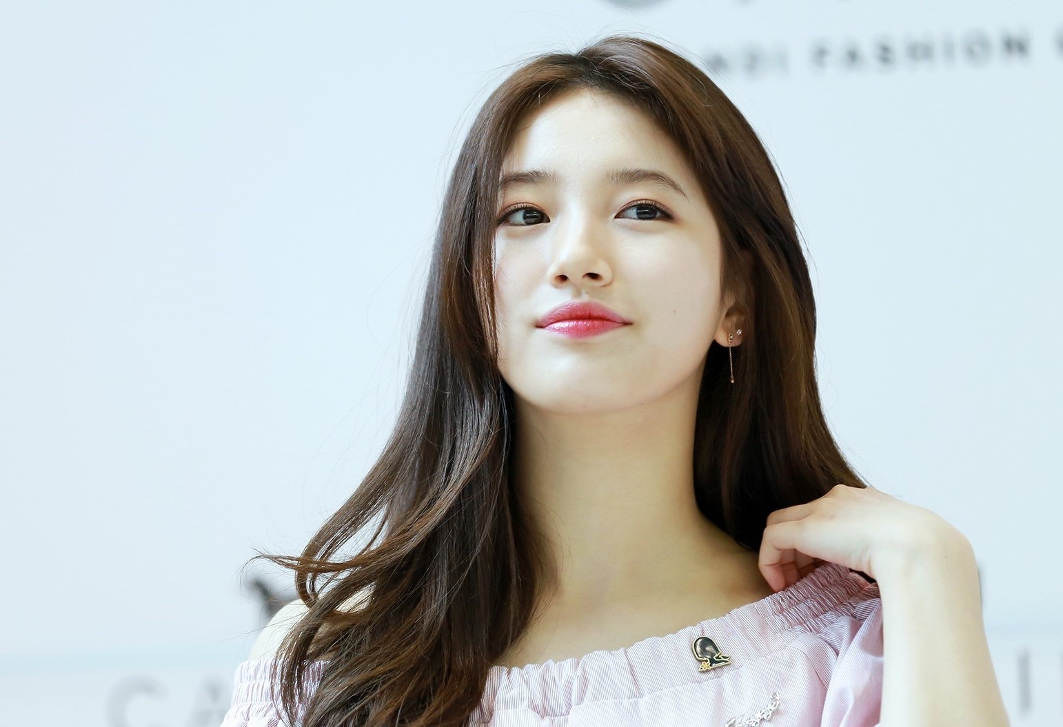 sao quoc te bi su dung anh trai phep anh 10