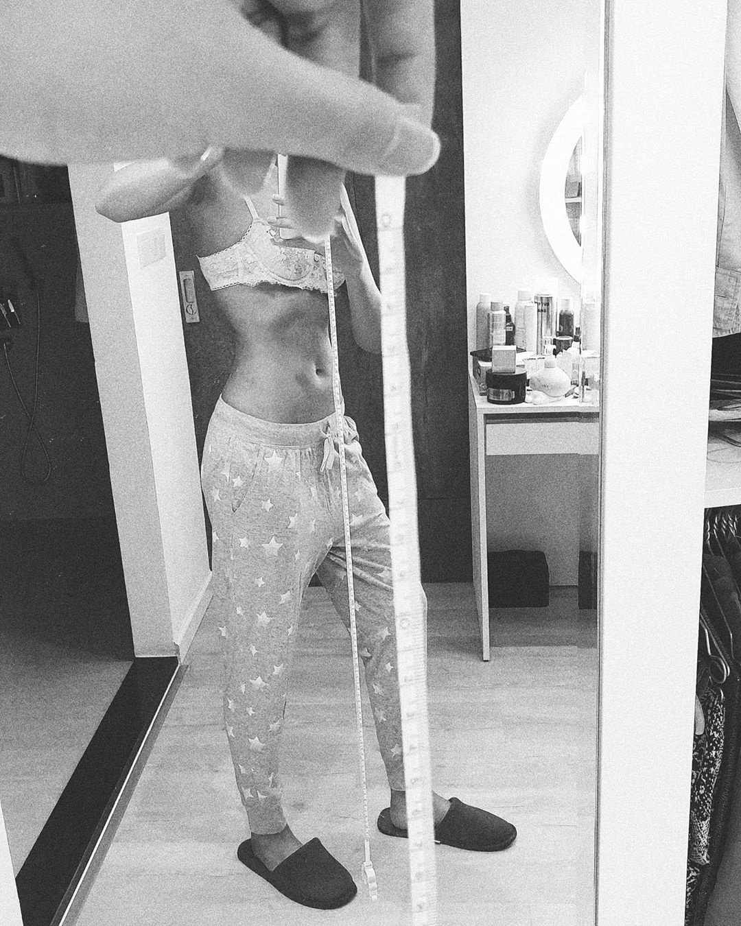 Thanh Hang khoe vong eo 53 cm anh 1