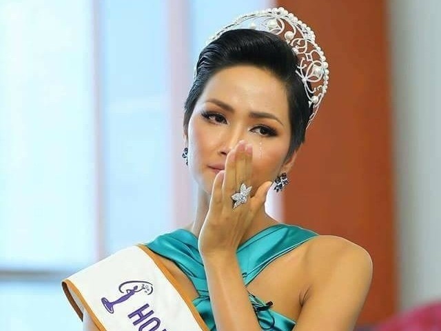 H'Hen Nie buc xuc khi bi mao danh hinh anh