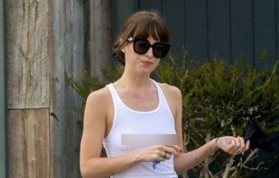 Sao '50 sac thai' bi phan ung vi mac khong phu hop hinh anh