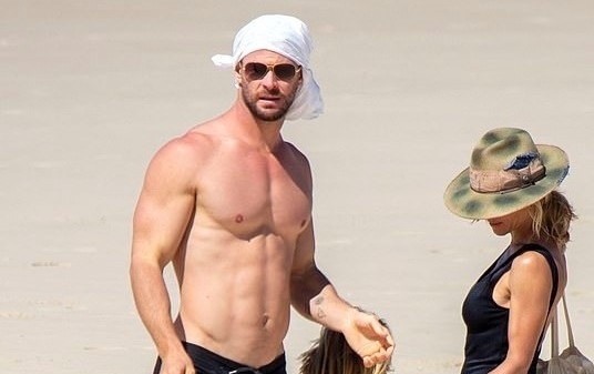 Tai tu Chris Hemsworth khoe co bung 6 mui hinh anh