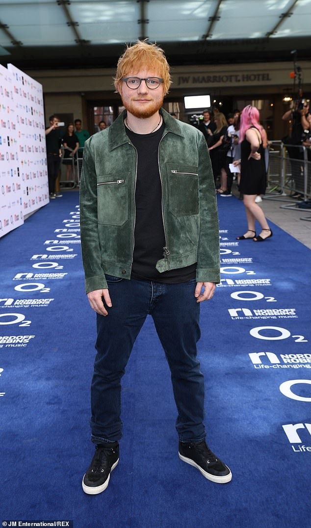 Ed Sheeran không xin tiền chính phủ ảnh 1 Ed Sheeran khong xin tien chinh phu anh 1