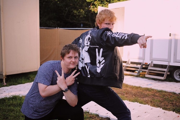 Ed Sheeran trong rau nuoi ga anh 4