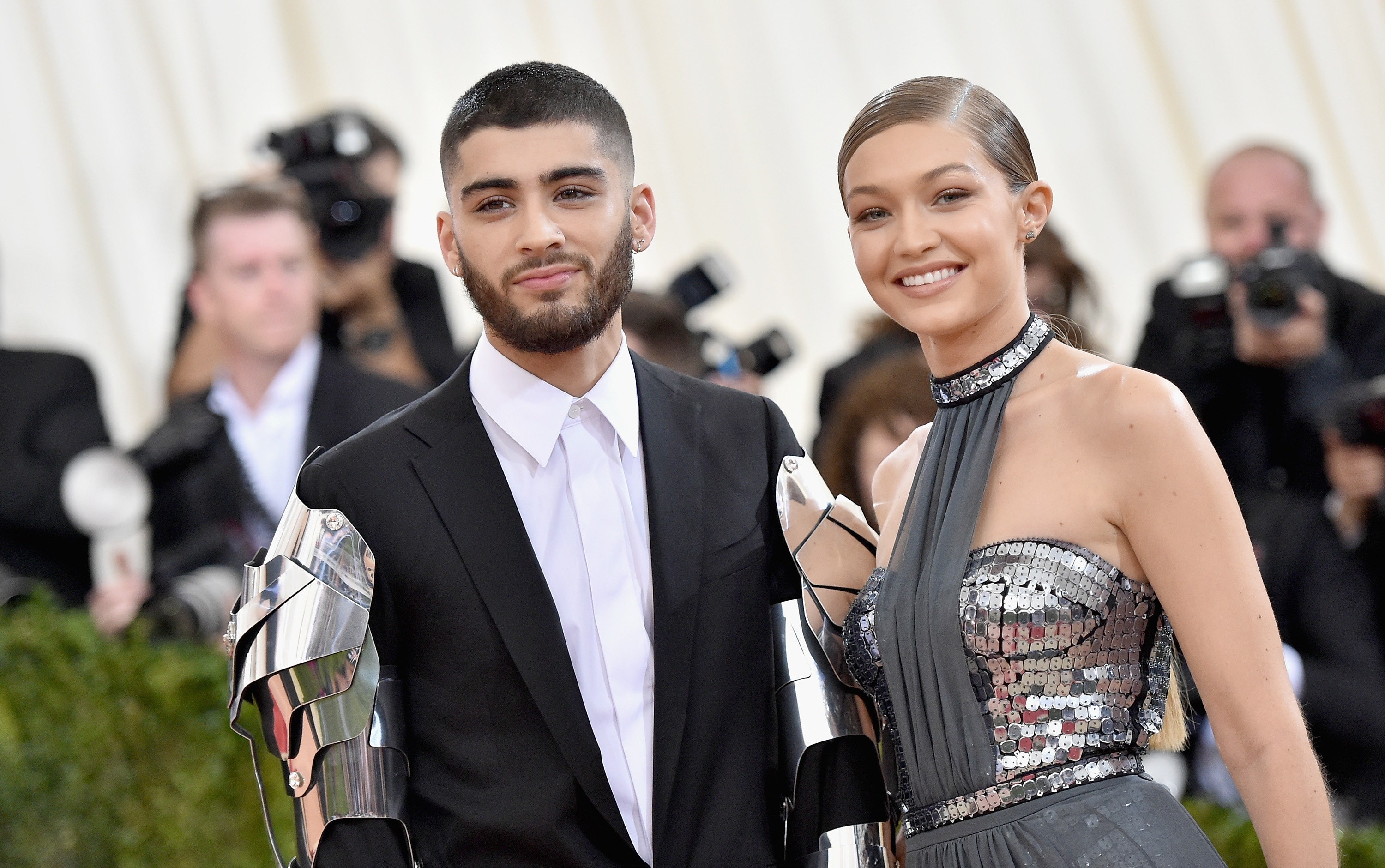 Gigi Hadid mang bau con cua Zayn Malik sau nhieu lan tan hop hinh anh