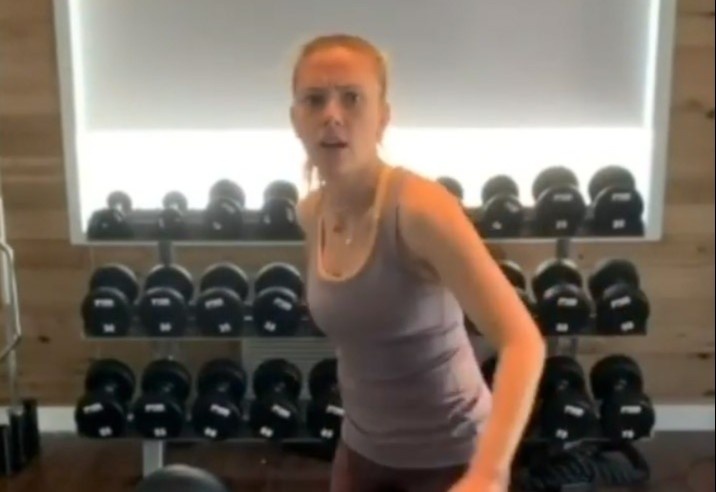 Dan da nu Hollywood dau nhau qua dien thoai hinh anh