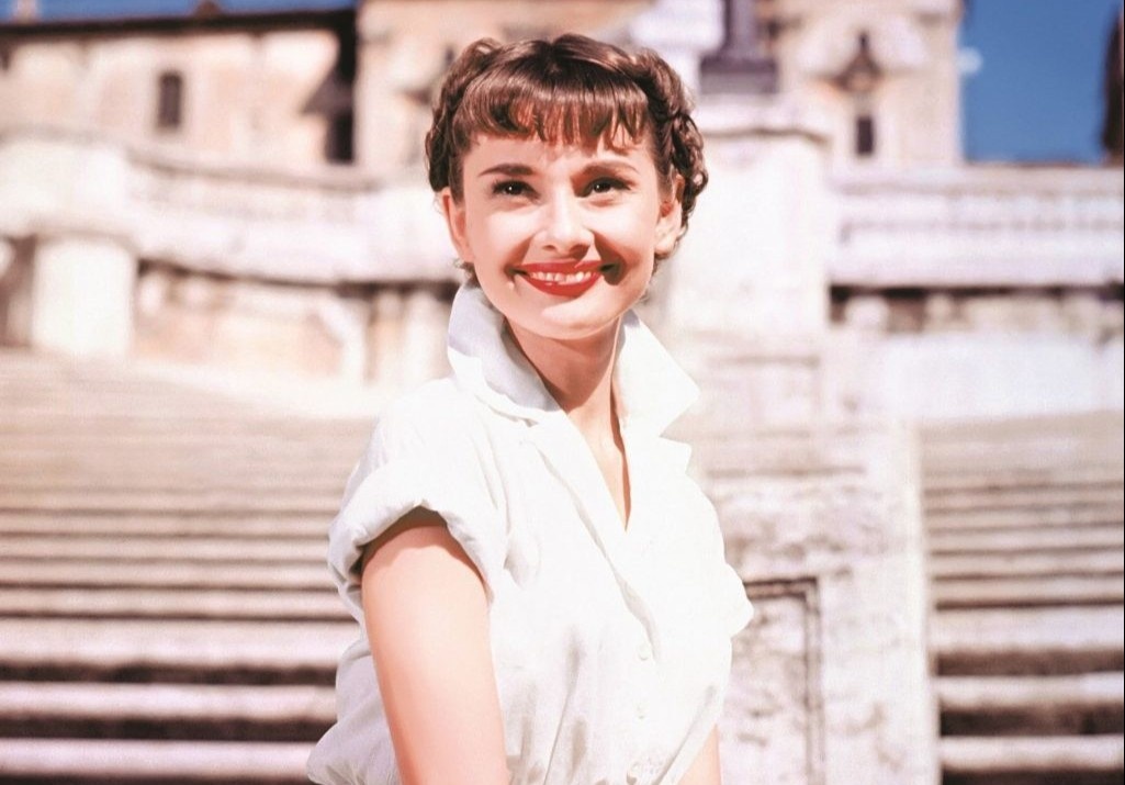 Nhan sac bieu tuong cua Audrey Hepburn thoi hoang kim hinh anh