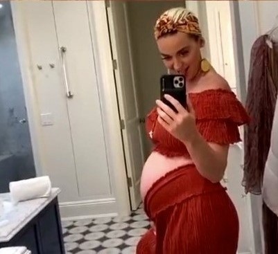 Katy Perry khoe bung bau anh 1