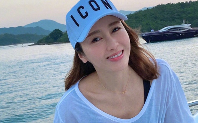 Le Tu tuoi U50 - nhan sac tre trung, hanh phuc ben dai gia hinh anh