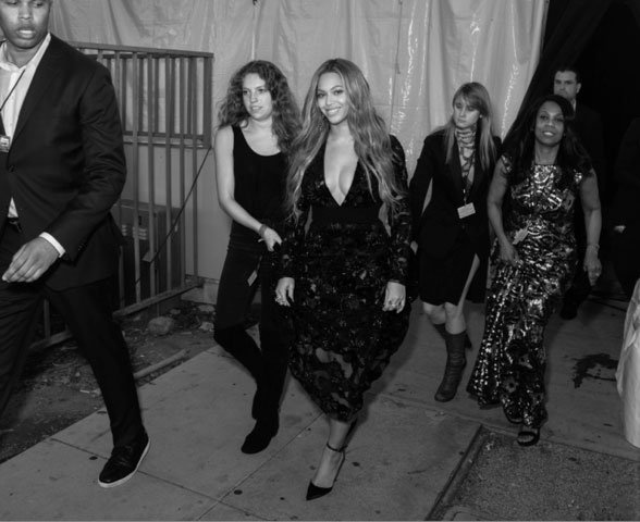 Kim kardashian lam tro ly paris hilton anh 6