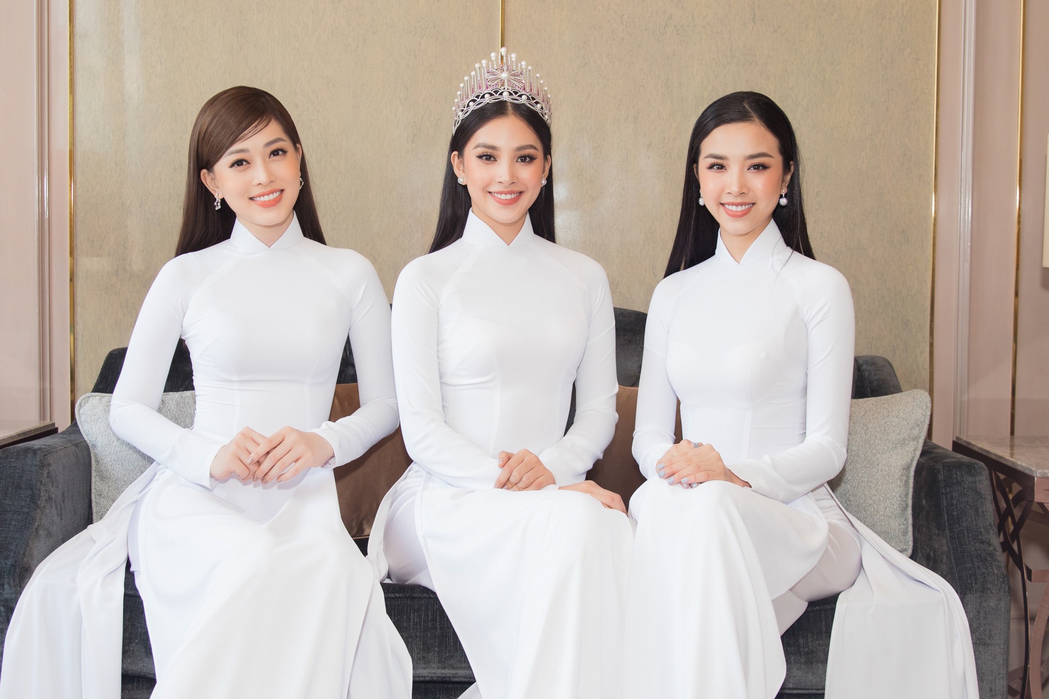 Hoa hau Viet Nam Tran Tieu Vy anh 1