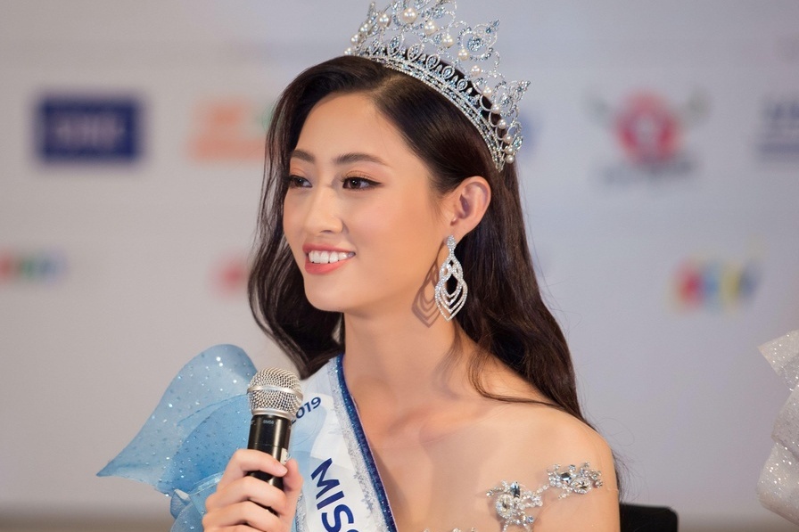 Hoa hau Luong Thuy Linh: 'Sach bien toi thanh phien ban tot nhat' hinh anh