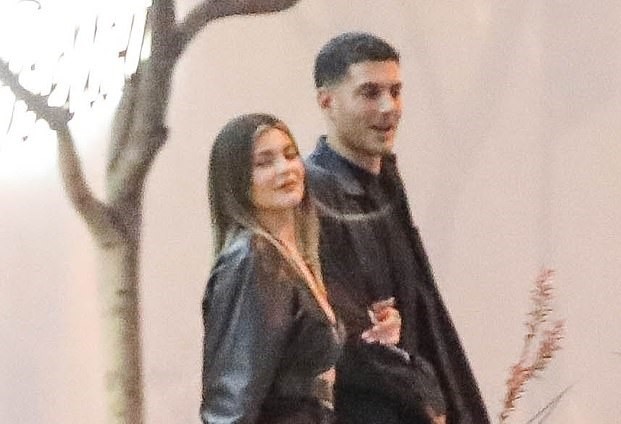 Kylie Jenner vui choi sau khi bi tuoc danh hieu ty phu tre nhat hinh anh