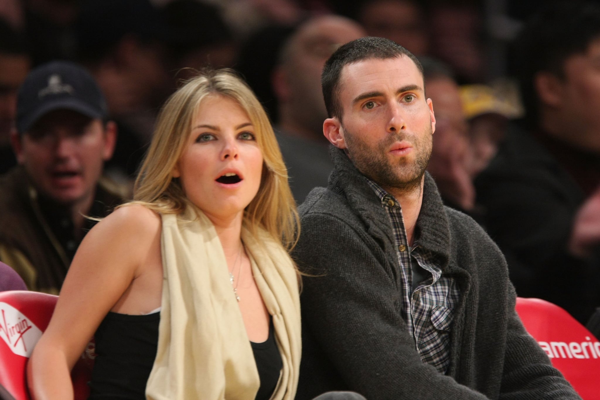 tinh su hen ho cua adam levine anh 4