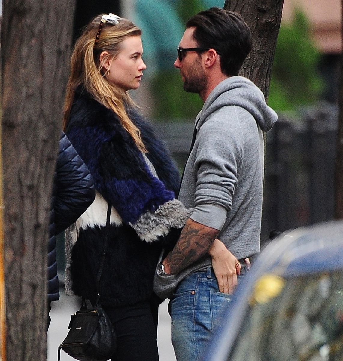 tinh su hen ho cua adam levine anh 11