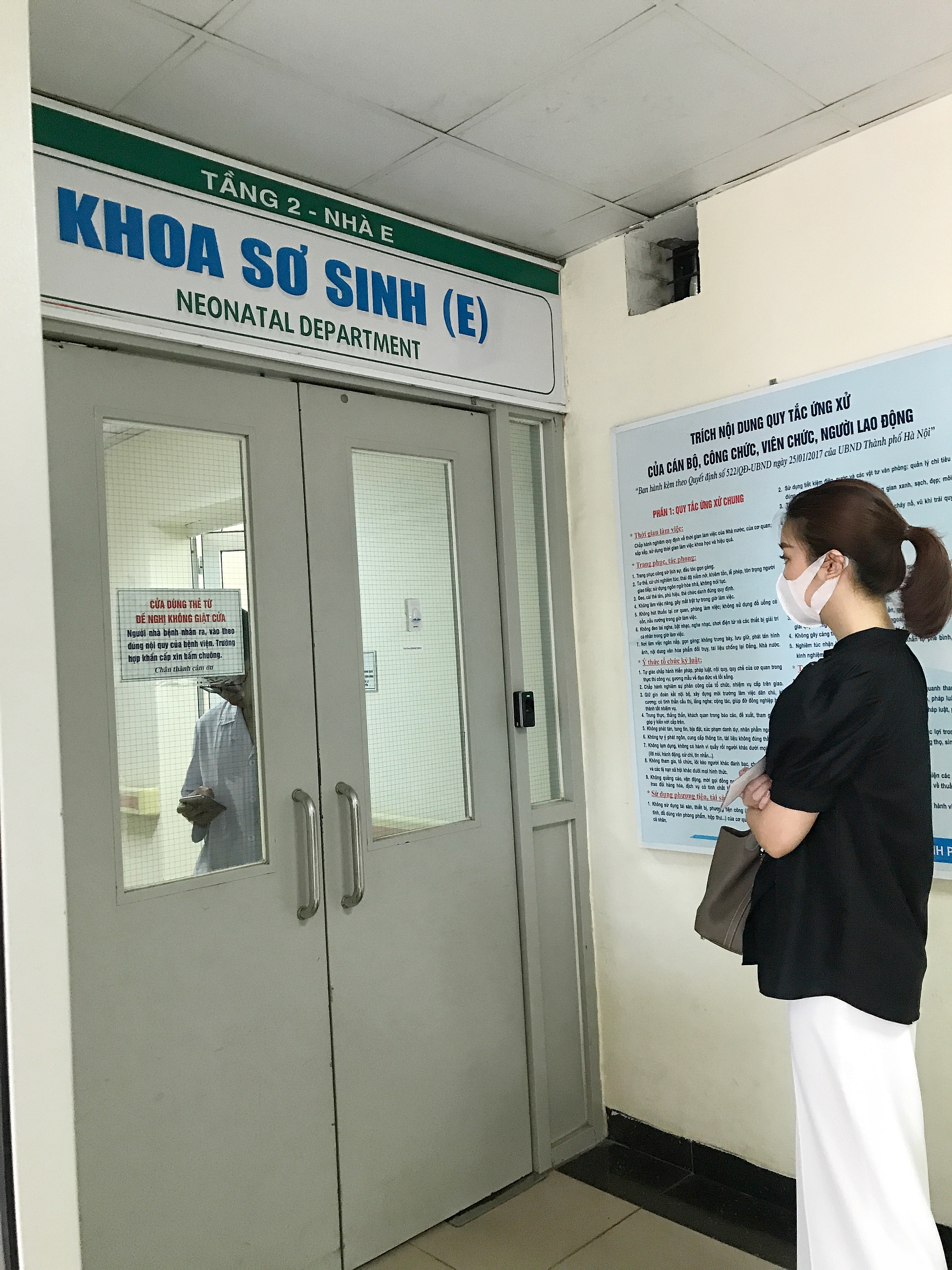 đỗ mỹ linh thăm bé sơ sinh bị bỏ rơi ảnh 2 do my linh tham be so sinh bi bo roi anh 2