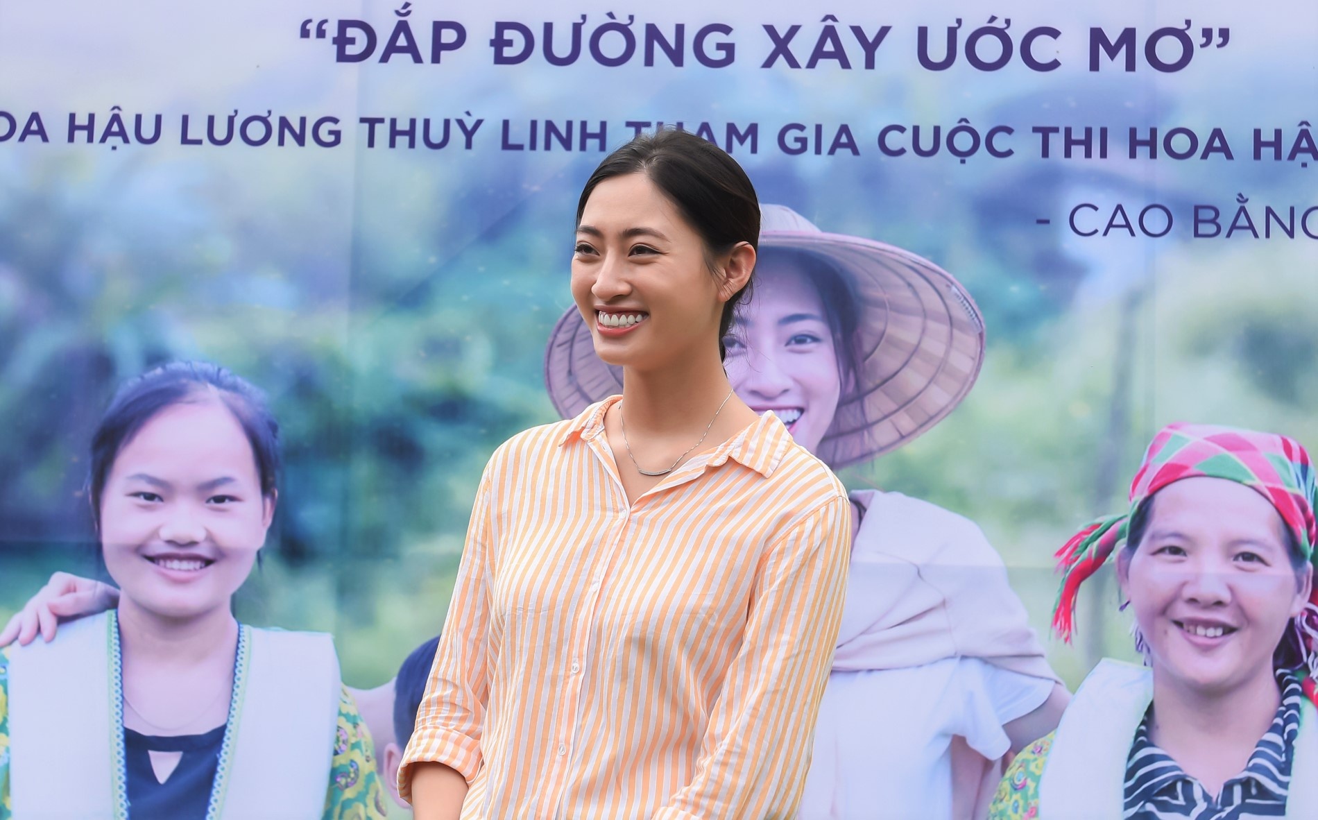 Luong Thuy Linh xay duong o Cao Bang giup ba con hinh anh