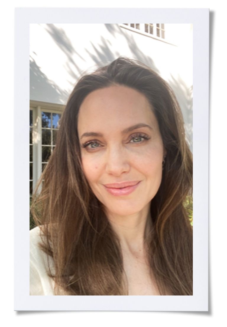 con trai chup anh cho angelina jolie anh 1