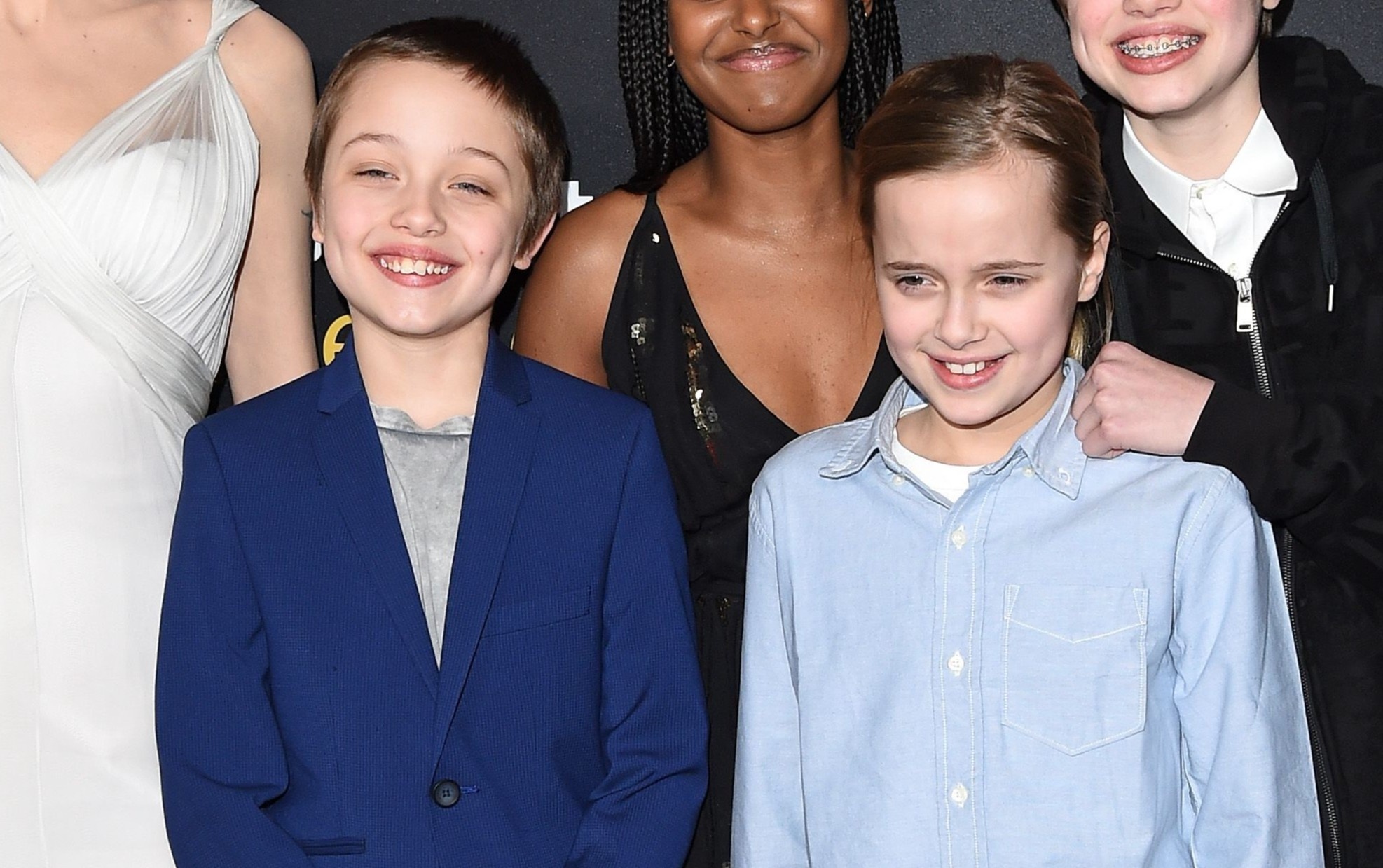 Phong cach thay doi cua cap song sinh nha Angelina Jolie hinh anh