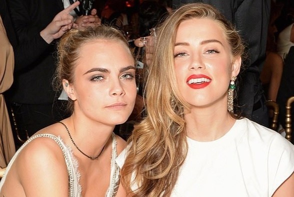 Amber Heard hen ho cung luc voi Cara Delevingne va Elon Musk hinh anh