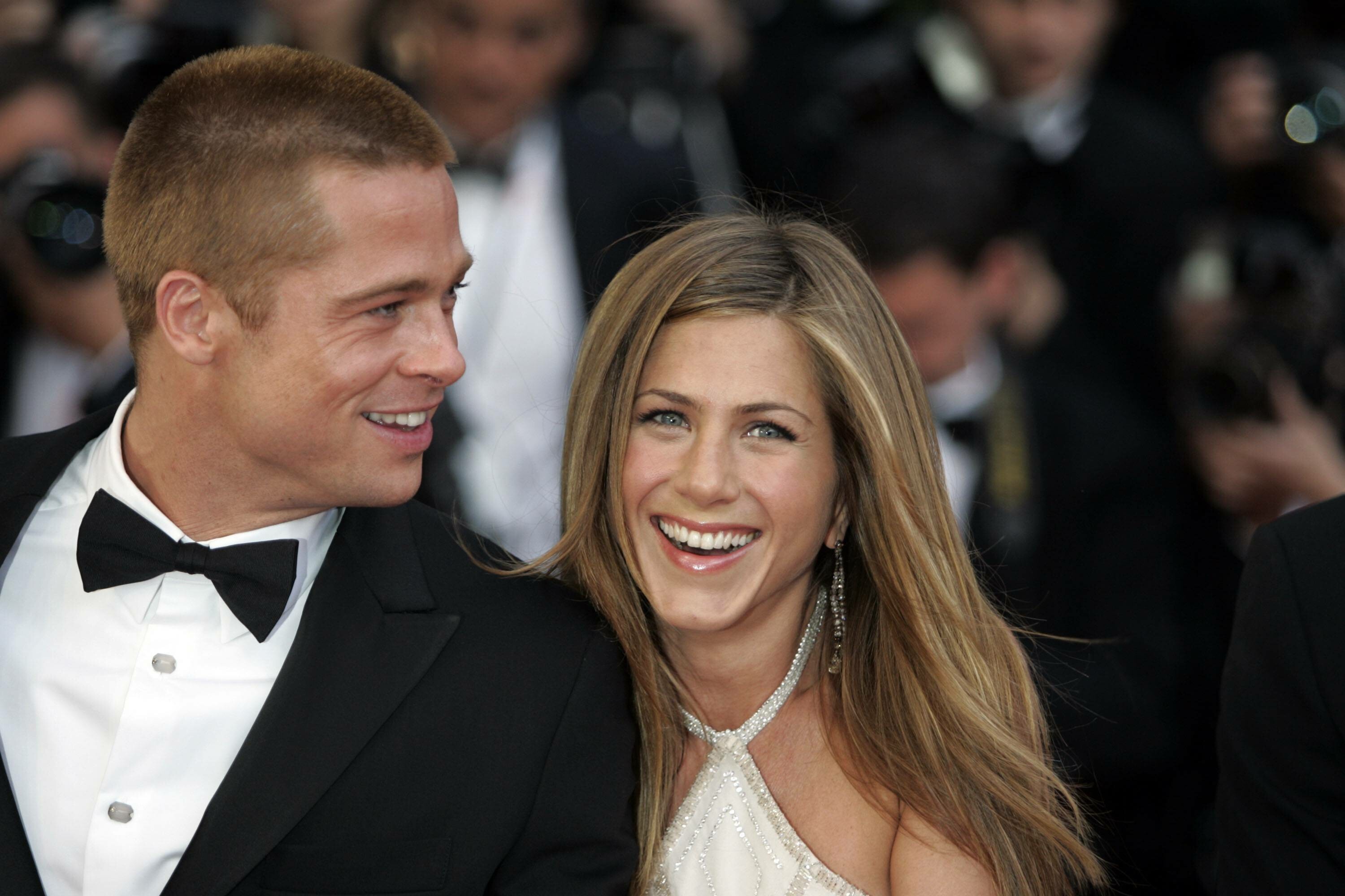 Jennifer Aniston buon vi Brad Pitt lam lanh voi Angelina Jolie hinh anh