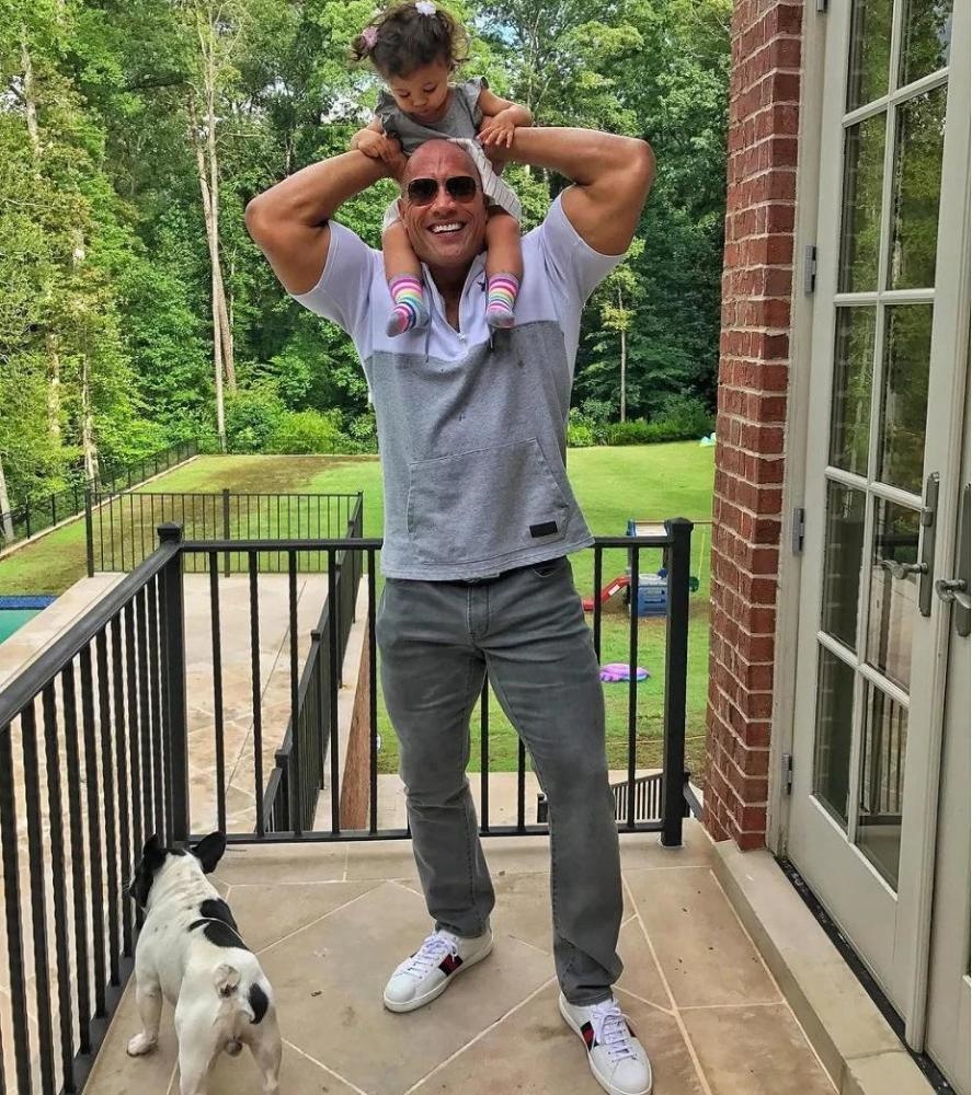 khoanh khac doi thuong cua the rock anh 3