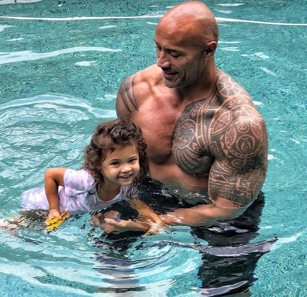 khoanh khac doi thuong cua the rock anh 8