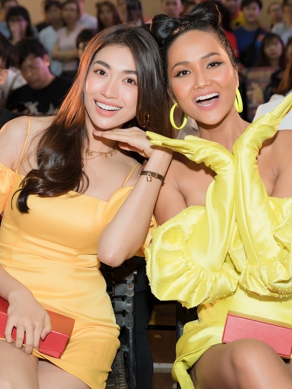 hoi ban than hoa hau cua showbiz anh 12