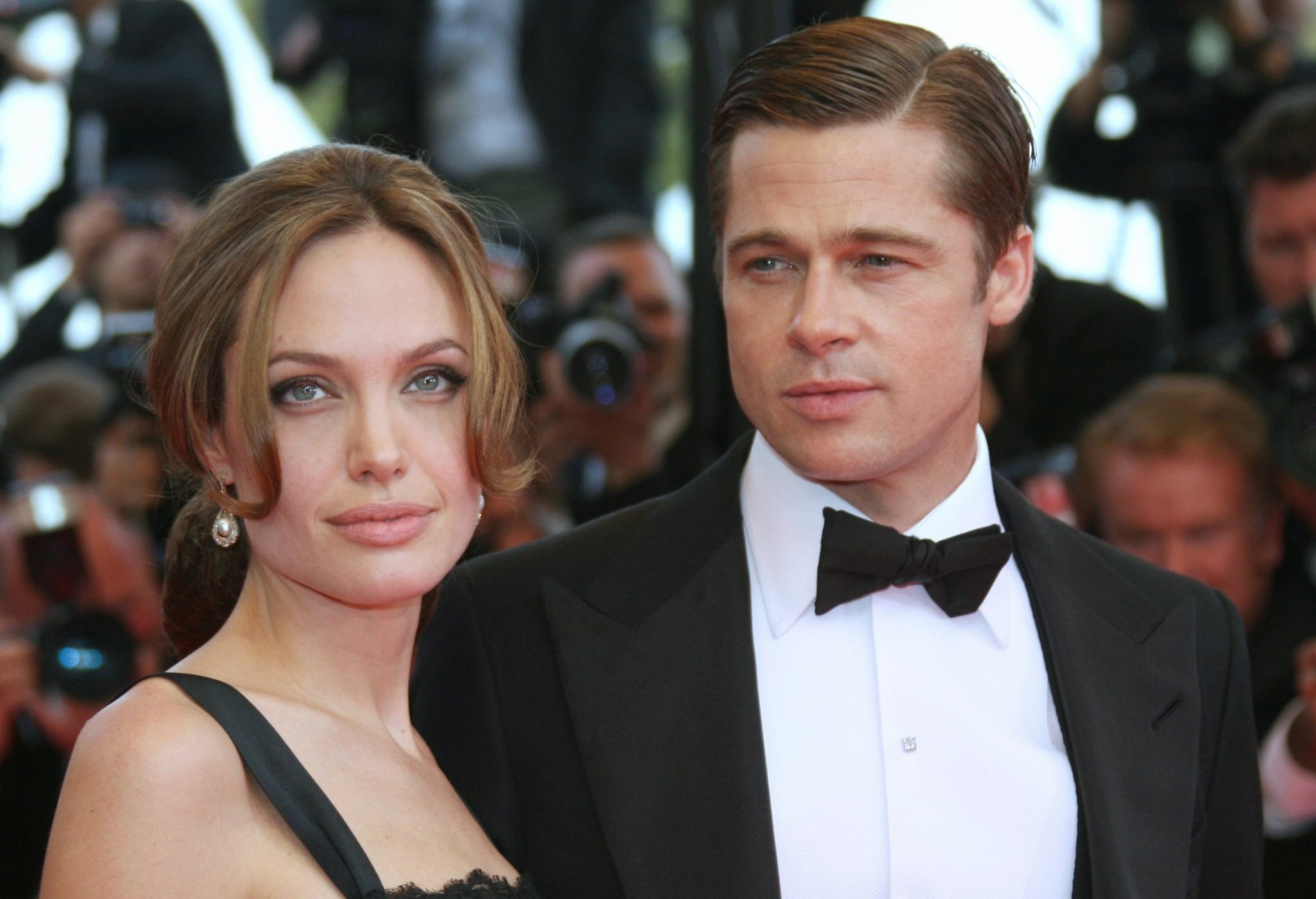 Angelina Jolie: 'Dung dan khi ly hon Brad Pitt' hinh anh