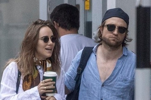 Tai tu 'The Batman' xue xoa khi dao pho cung ban gai hinh anh