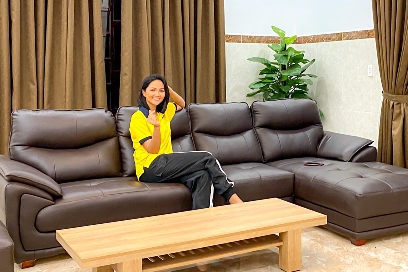 H'Hen Nie xay nha moi tang cha me hinh anh