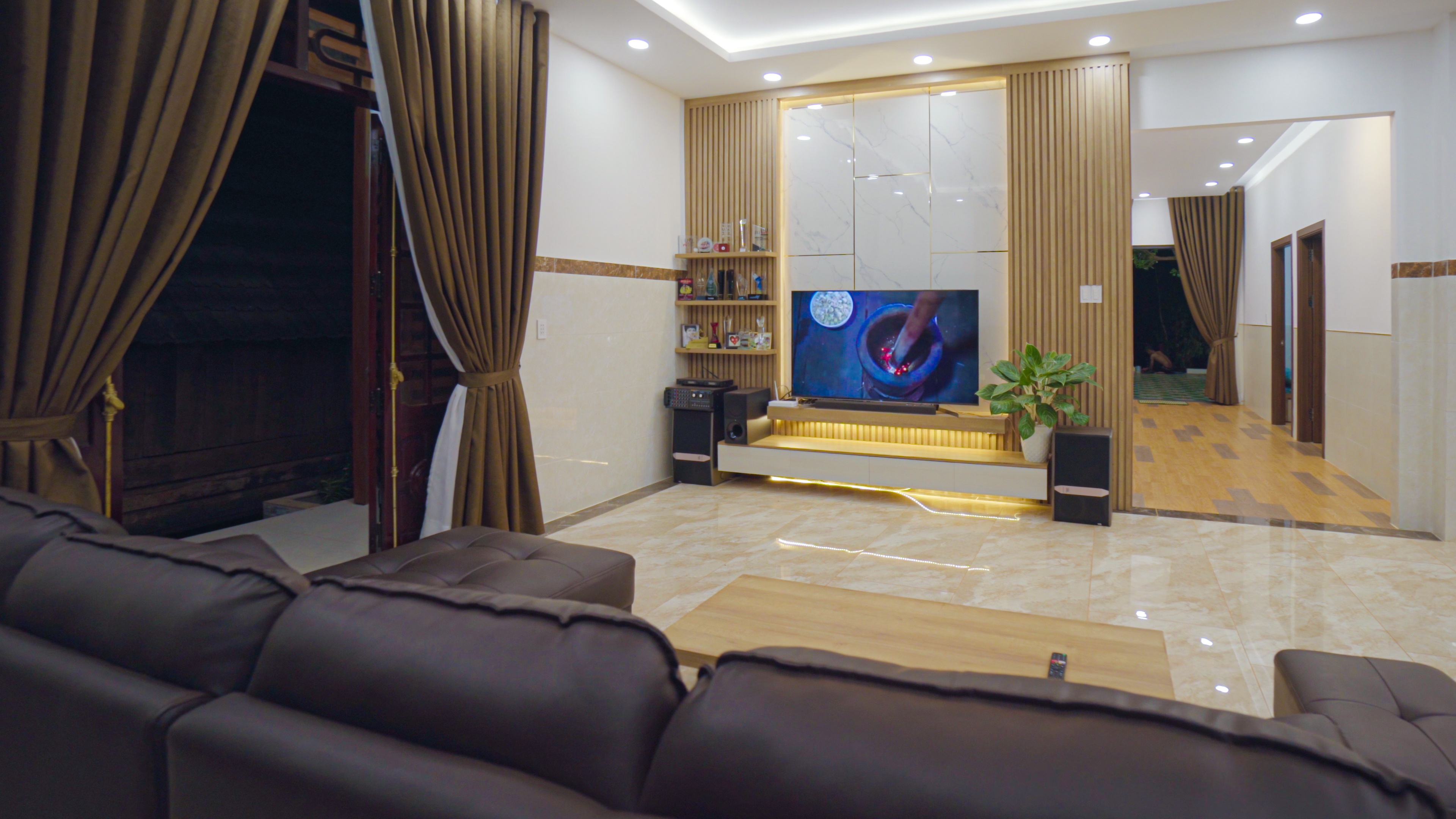 h'hen nie chi 2, 5 ty dong sua nha anh 1