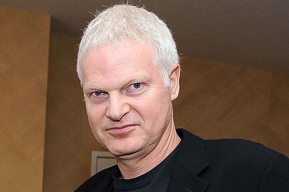 Ong trum giai tri Hollywood nhay lau tu tu o tuoi 55 hinh anh