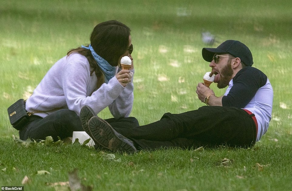 người yêu chris evans ảnh 2 nguoi yeu chris evans anh 2