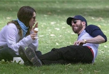 Bang chung hen ho cua 'Captain America' Chris Evans hinh anh