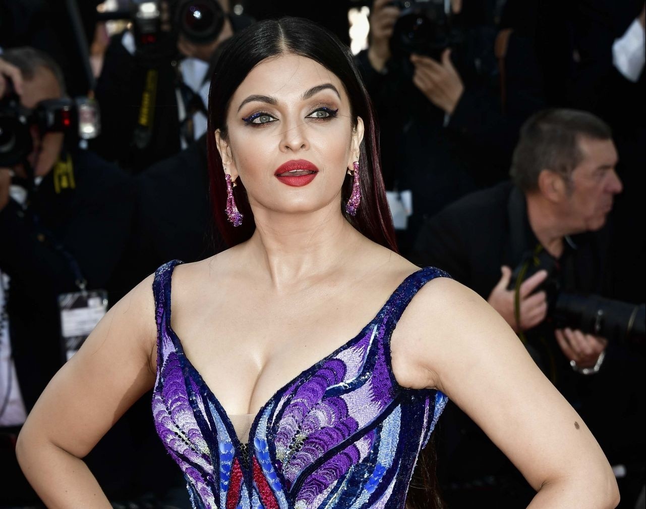 Hoa hau The gioi dep nhat moi thoi dai nhiem Covid-19 hinh anh