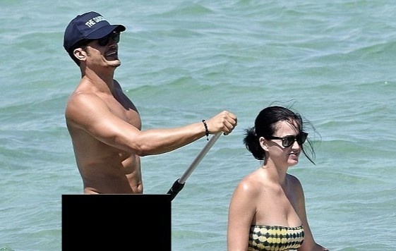 Katy Perry giai bay ve buc anh khoa than cua Orlando Bloom hinh anh